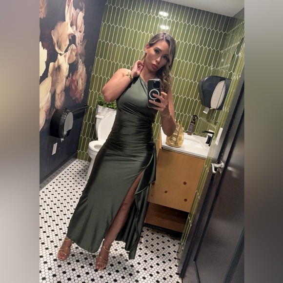 Long sage green dress with split on side and slight open back - Picture 1 of 3